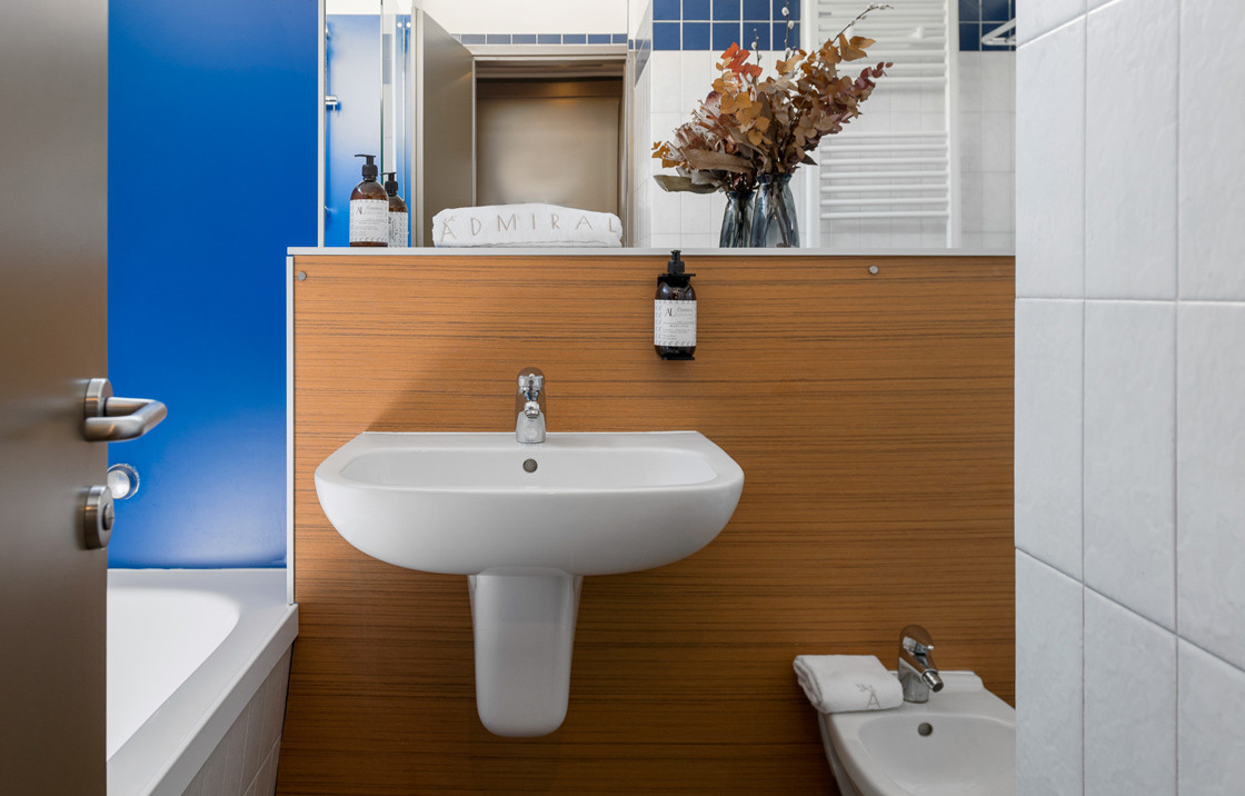 media.Camera_Matrimoniale-balcone_2_Hotel-Admiral-Lugano