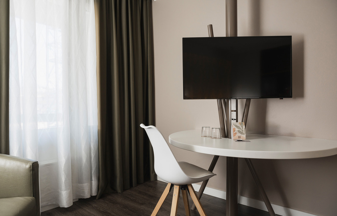 media.Camera_Matrimoniale-balcone_5_Hotel-Admiral-Lugano